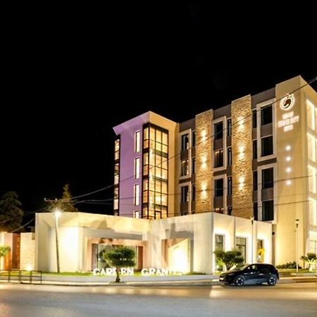 Grand White City Hotel Berat Buitenkant foto