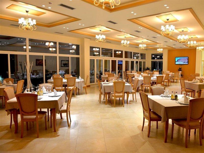 Grand White City Hotel Berat Buitenkant foto