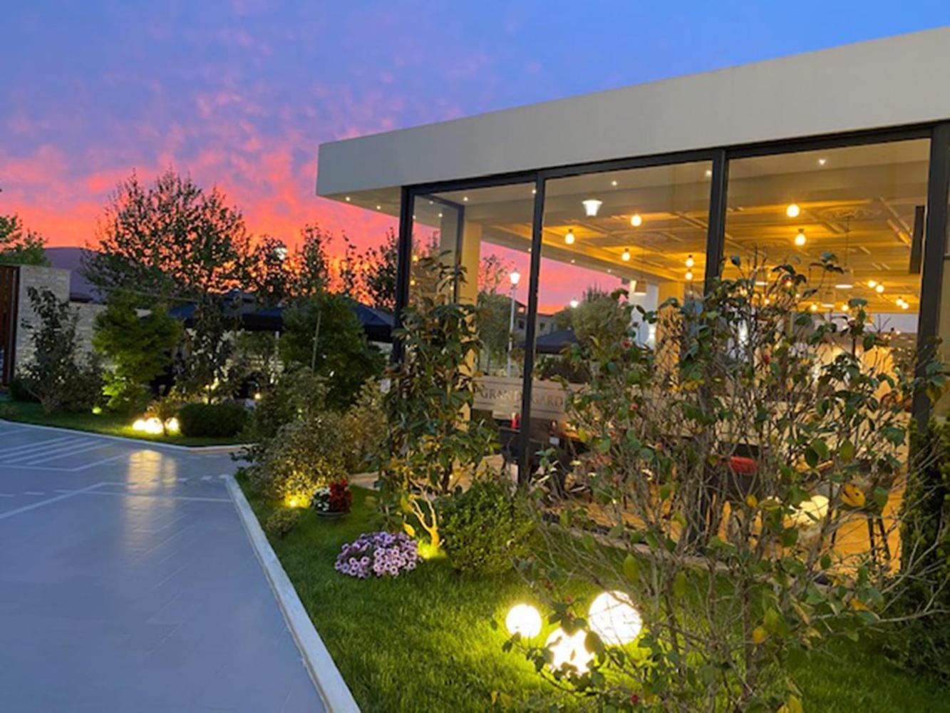 Grand White City Hotel Berat Buitenkant foto