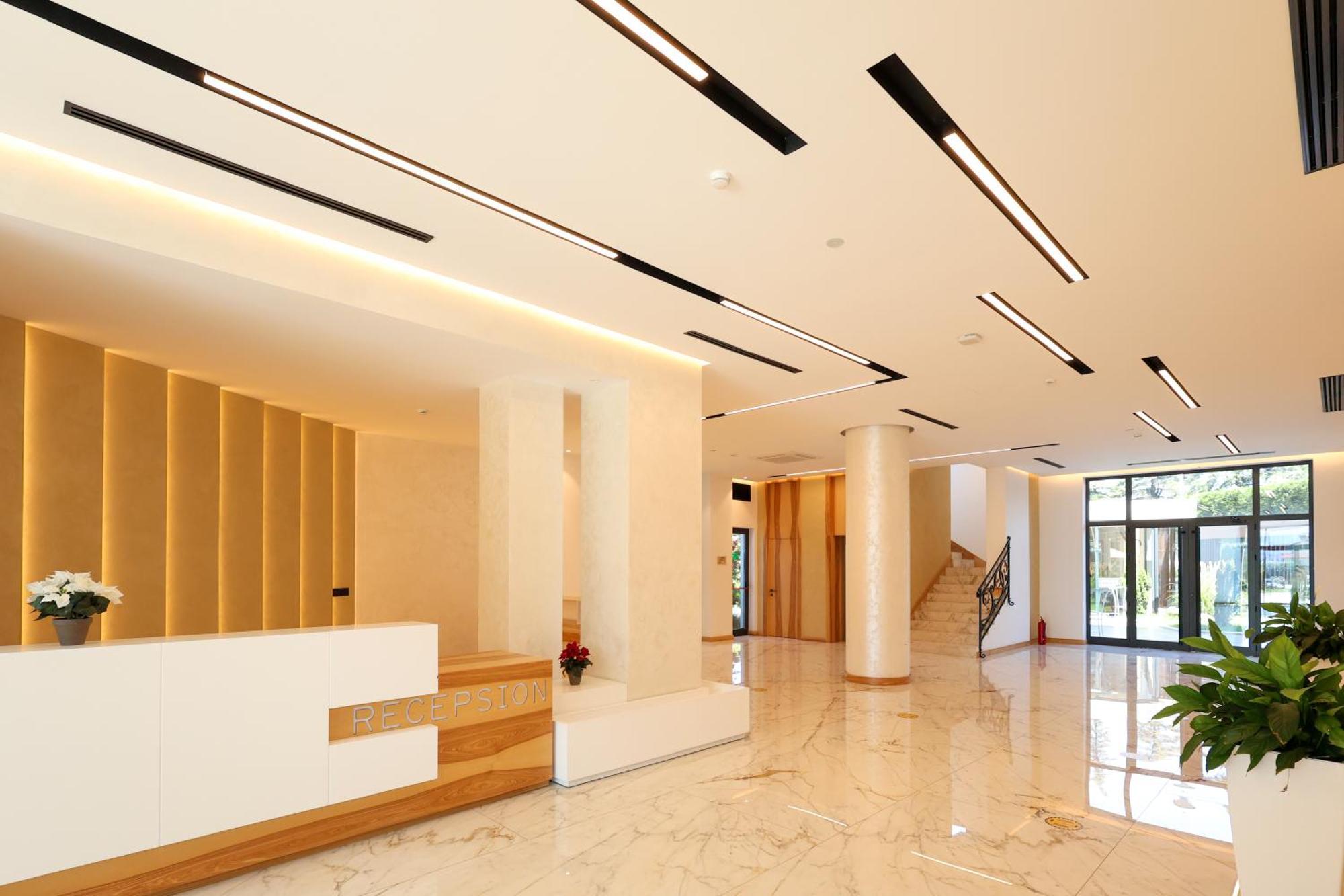 Grand White City Hotel Berat Buitenkant foto