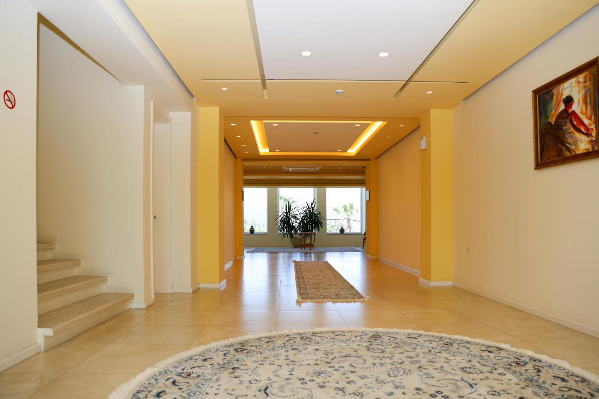Grand White City Hotel Berat Buitenkant foto