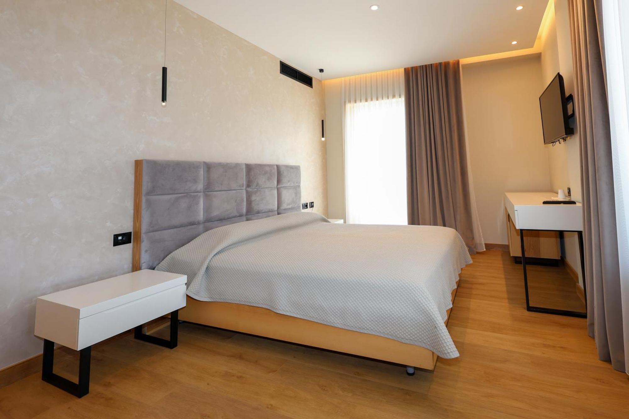 Grand White City Hotel Berat Buitenkant foto