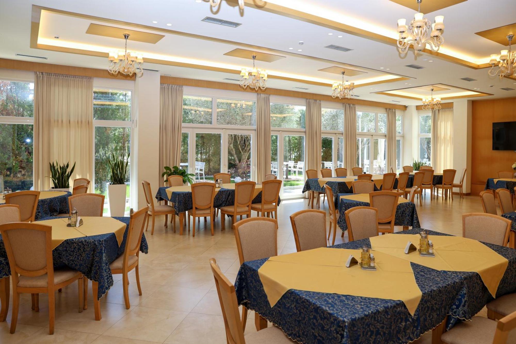 Grand White City Hotel Berat Buitenkant foto