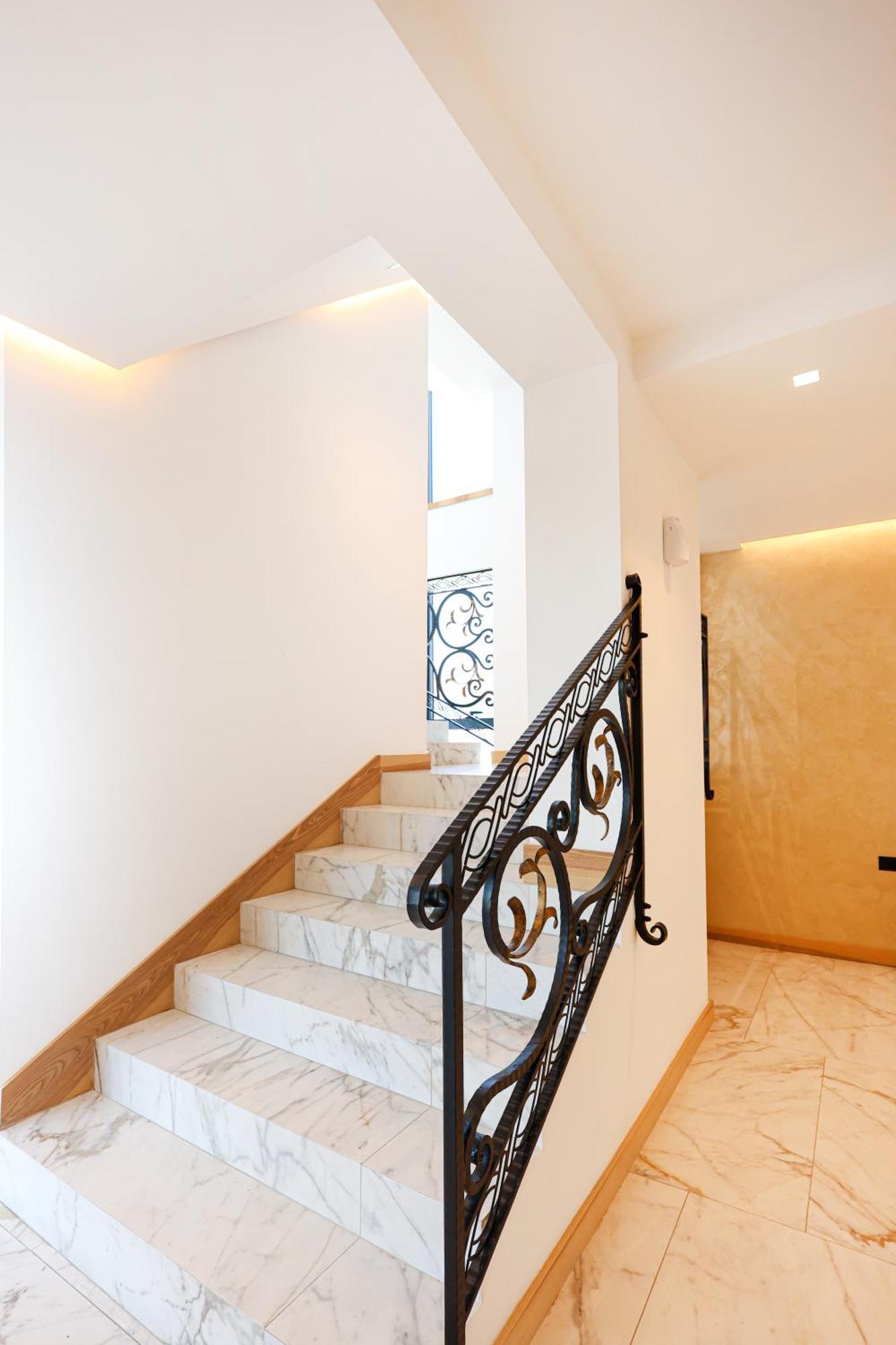 Grand White City Hotel Berat Buitenkant foto