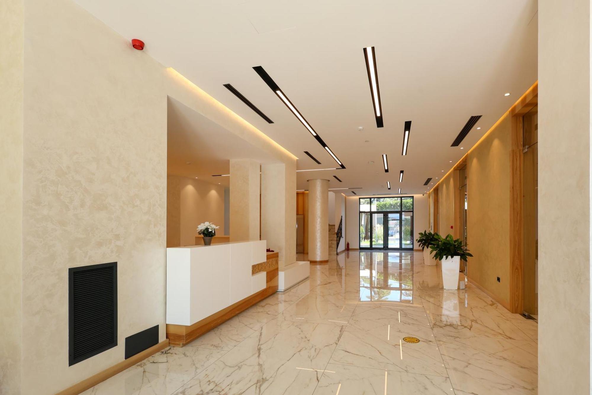 Grand White City Hotel Berat Buitenkant foto