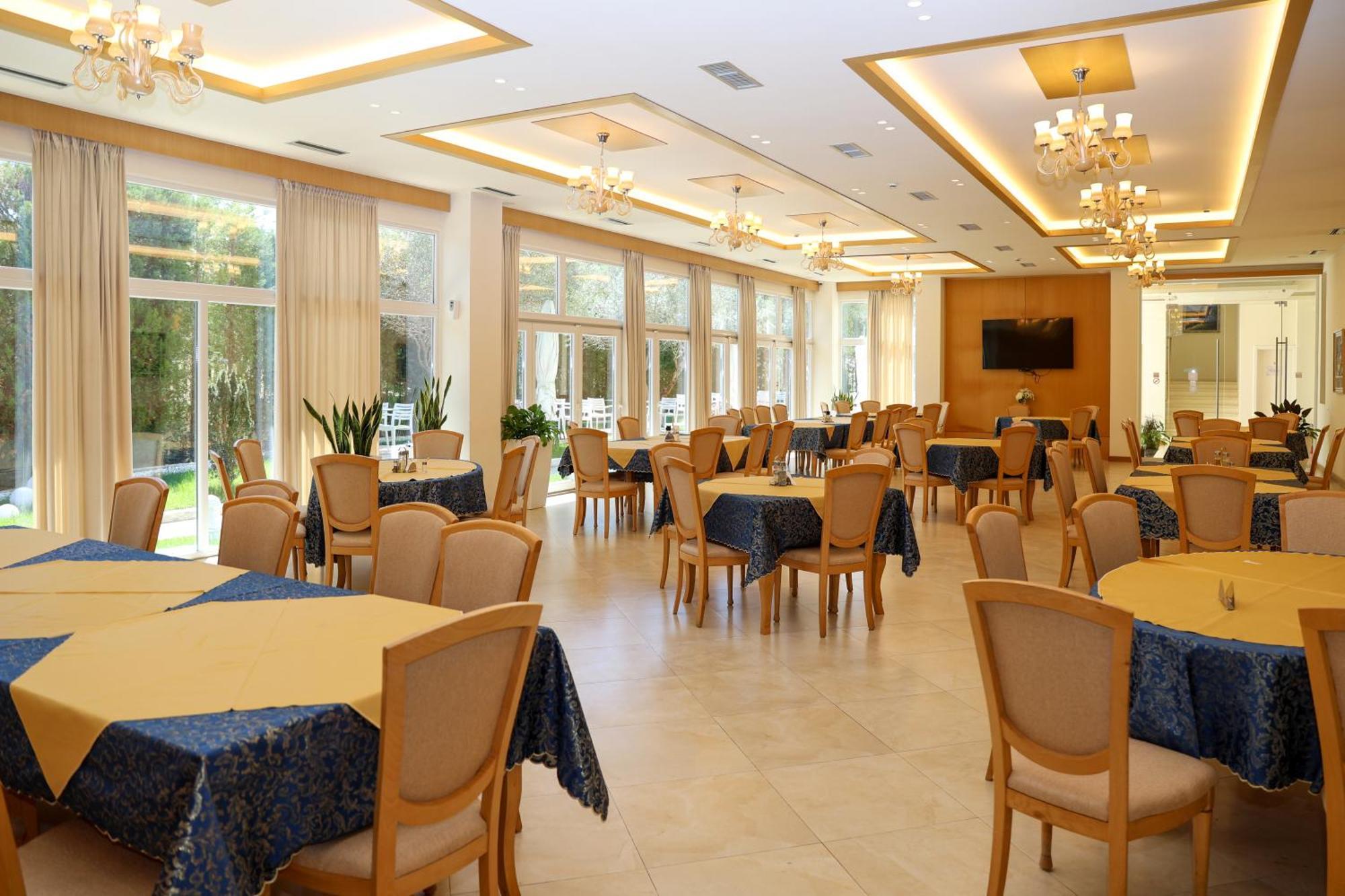Grand White City Hotel Berat Buitenkant foto