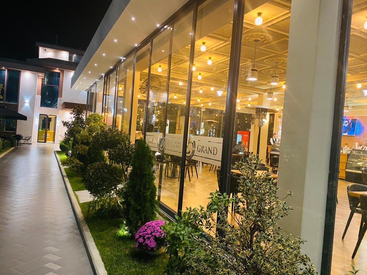 Grand White City Hotel Berat Buitenkant foto