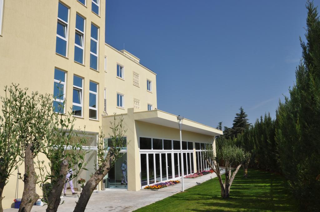 Grand White City Hotel Berat Buitenkant foto