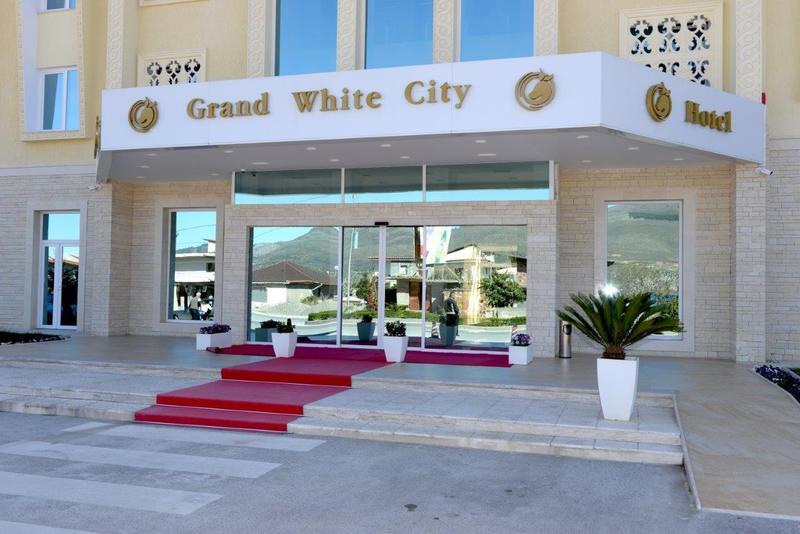 Grand White City Hotel Berat Buitenkant foto