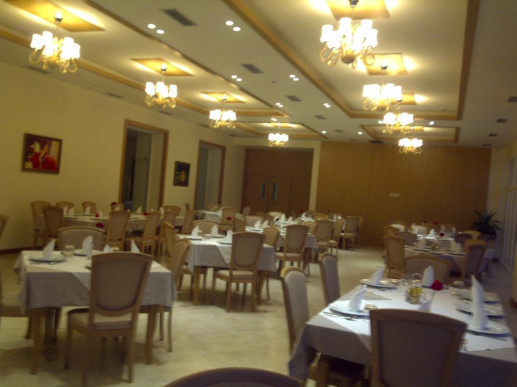 Grand White City Hotel Berat Buitenkant foto