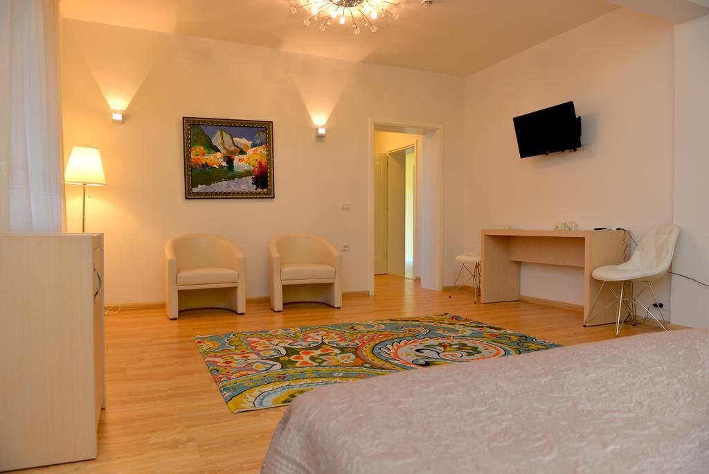 Grand White City Hotel Berat Buitenkant foto