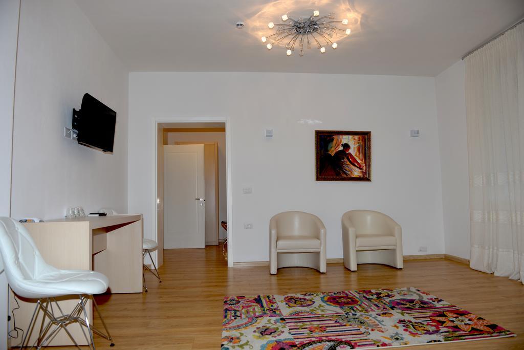 Grand White City Hotel Berat Buitenkant foto