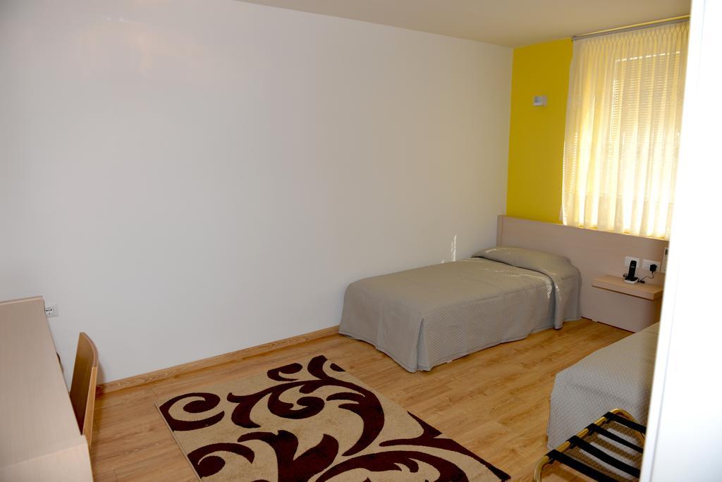 Grand White City Hotel Berat Buitenkant foto