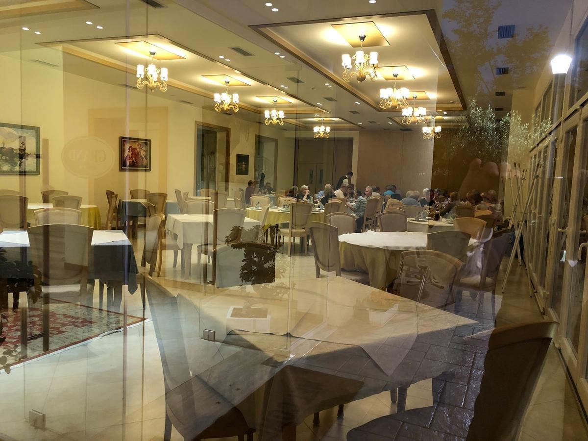 Grand White City Hotel Berat Buitenkant foto