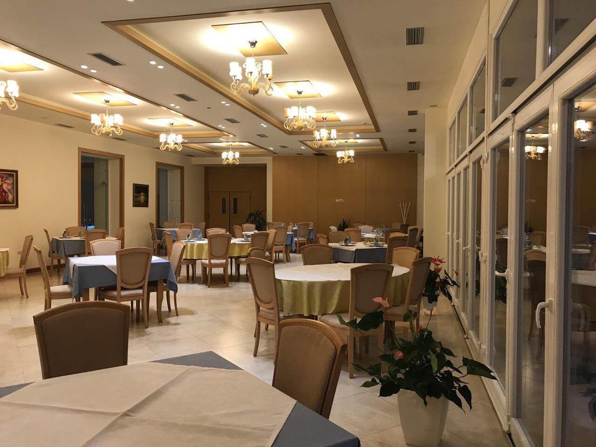 Grand White City Hotel Berat Buitenkant foto