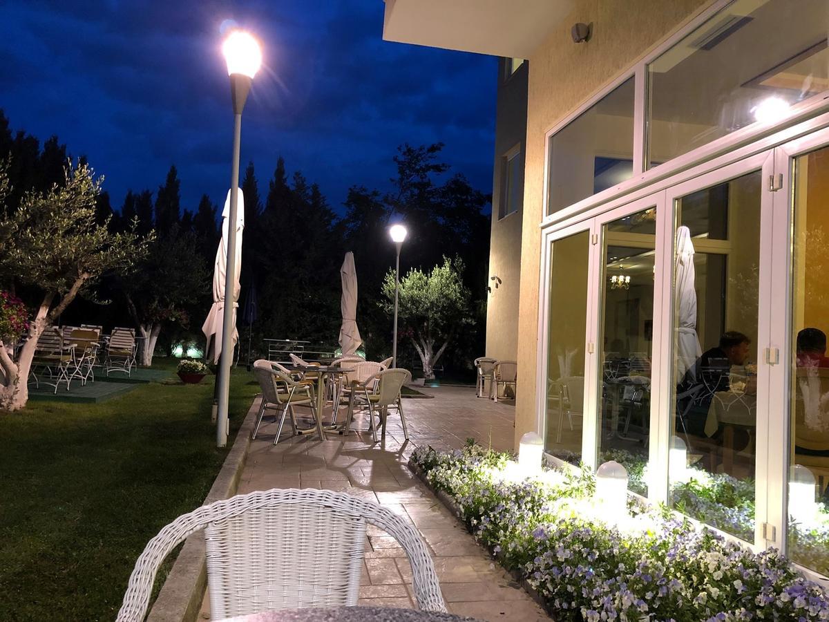 Grand White City Hotel Berat Buitenkant foto