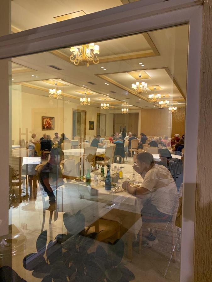 Grand White City Hotel Berat Buitenkant foto